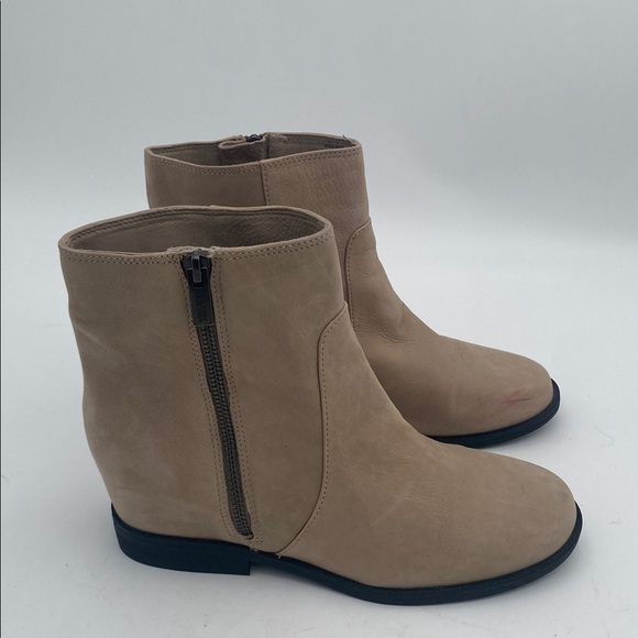 Kenneth Cole Beige Ankle Booties Wedge women 8.5M casual fall suede retro Y2K - Picture 2 of 13